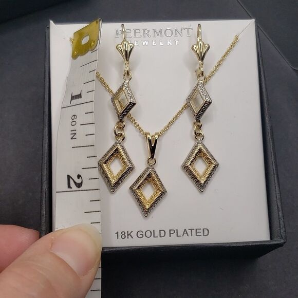 𝅺18k gold necklace bundle in box Diamond shape earrings necklace set - Picture 5 of 5